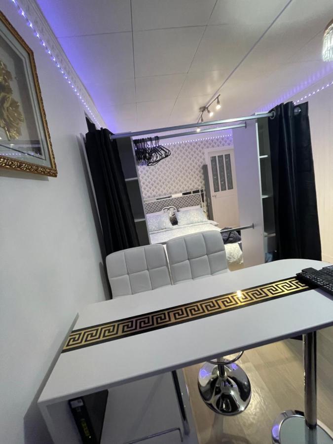 Jolie Petite Maison Avec Un Grand Jardin Montmagny المظهر الخارجي الصورة