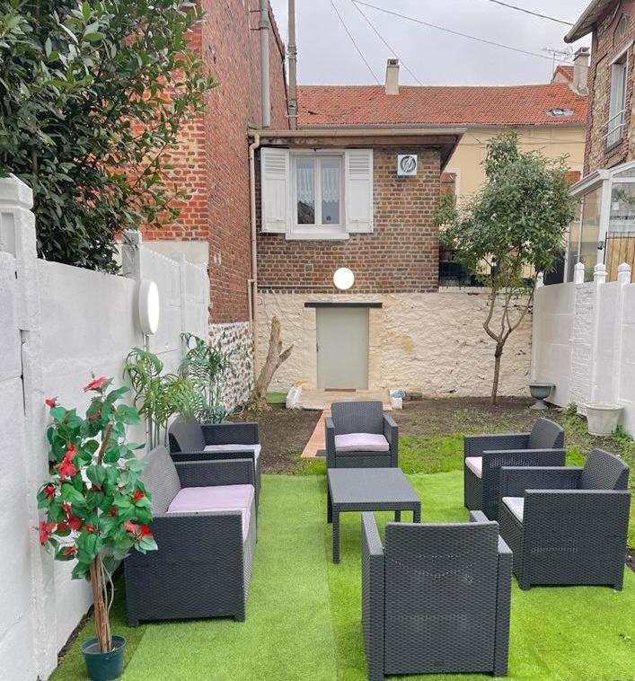 Jolie Petite Maison Avec Un Grand Jardin Montmagny المظهر الخارجي الصورة